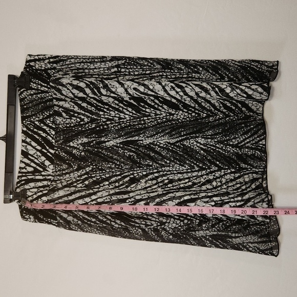 Chico's Black White Animal Print Elastic Stretch Waist Sheer Overlay Flowy Skirt - Picture 10 of 11